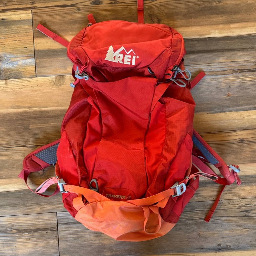 REI Traverse 28 Backpack